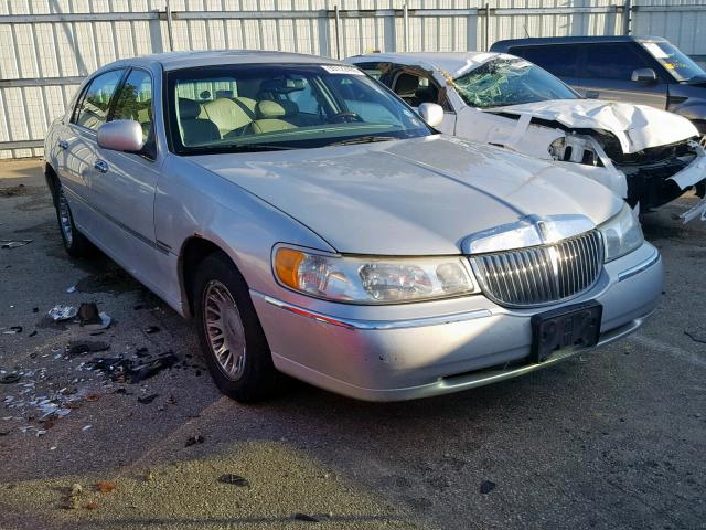 1LNHM83W61Y718947 - 2001 LINCOLN TOWN CAR C GRAY photo 1