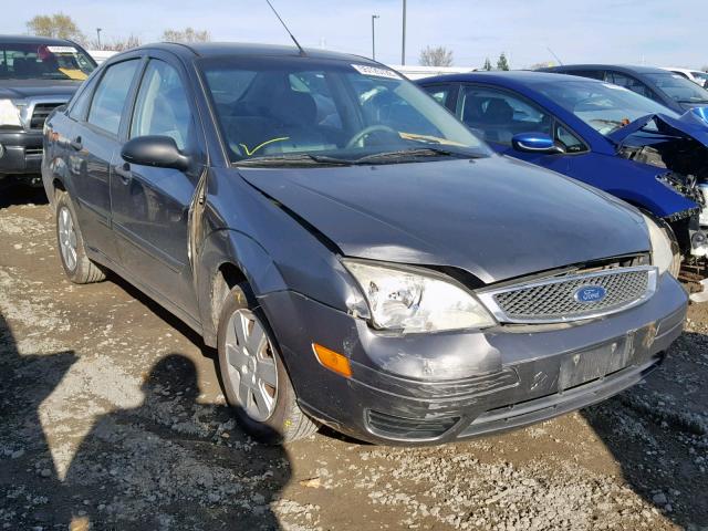 1FAHP34N67W331779 - 2007 FORD FOCUS ZX4 GRAY photo 1