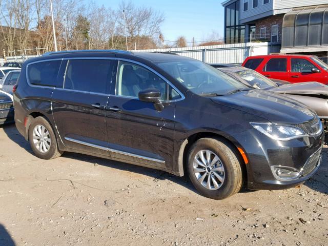 2C4RC1EG2JR144098 - 2018 CHRYSLER PACIFICA T BLACK photo 9