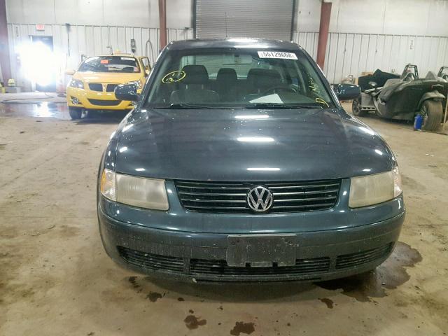 WVWAC63B61P020032 - 2001 VOLKSWAGEN PASSAT GLS BLUE photo 9