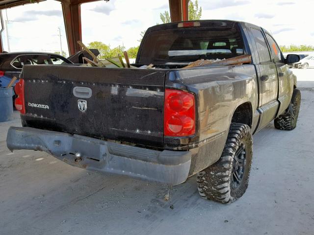 1D7HE28K95S295350 - 2005 DODGE DAKOTA QUA BLACK photo 4