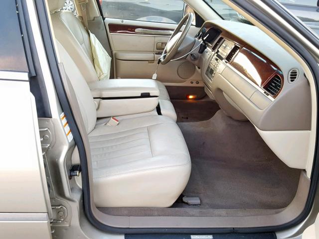 1LNHM81W74Y627158 - 2004 LINCOLN TOWN CAR E BEIGE photo 5