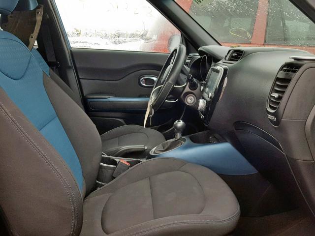 KNDJP3A59F7220037 - 2015 KIA SOUL + BLUE photo 5