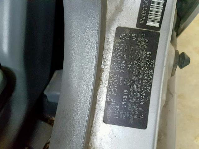 KNADC125656373598 - 2005 KIA RIO SILVER photo 10