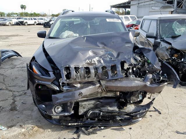 1C4PJLCB1JD589080 - 2018 JEEP CHEROKEE L GRAY photo 9