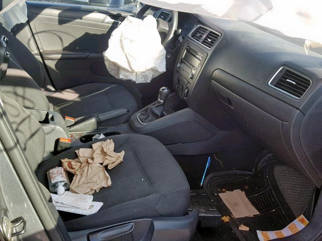 3VW1K7AJXEM322497 - 2014 VOLKSWAGEN JETTA BASE Մոխրագույն լուսանկար 5