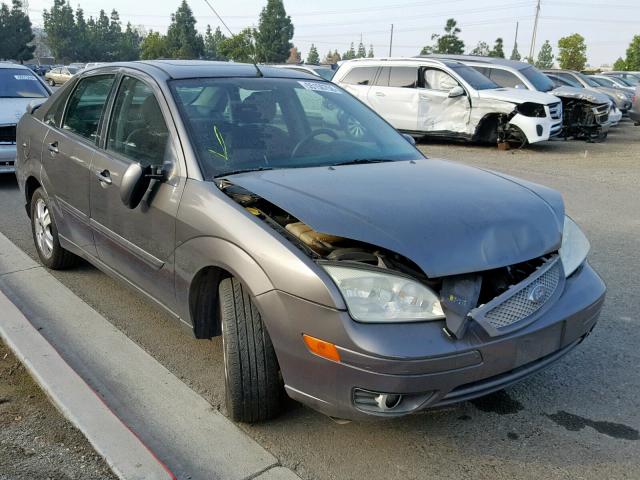 1FAFP38Z35W264821 - 2005 FORD FOCUS ZX4 GRAY photo 1