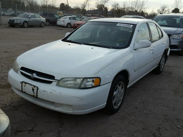 1N4DL01D3WC129812 - 1998 NISSAN ALTIMA XE WHITE photo 2