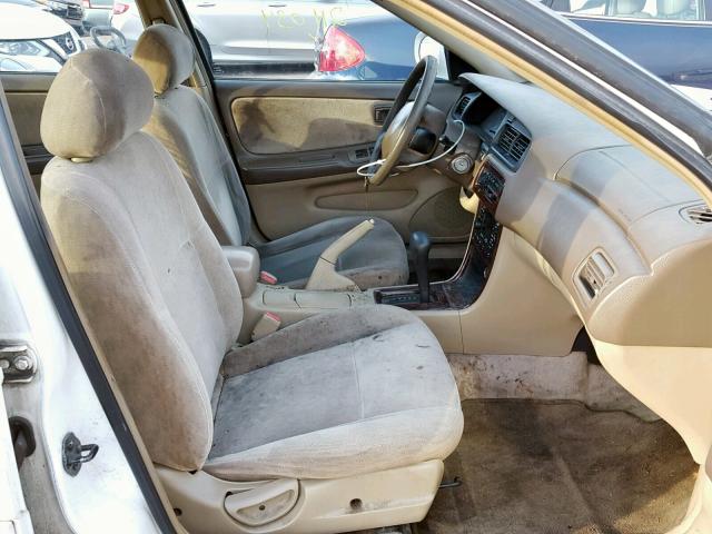 1N4DL01D3WC129812 - 1998 NISSAN ALTIMA XE WHITE photo 5