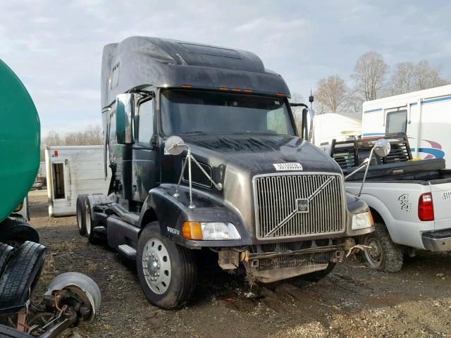 4V4NC9GH72N334095 - 2002 VOLVO VN VNL BLACK photo 1