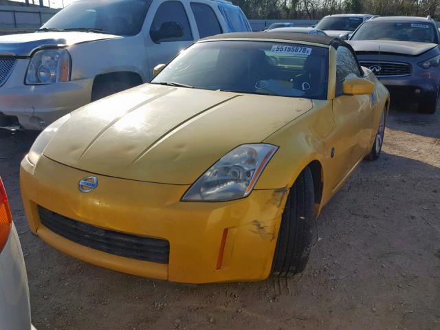 JN1AZ36A15M750148 - 2005 NISSAN 350Z ROADS YELLOW photo 2