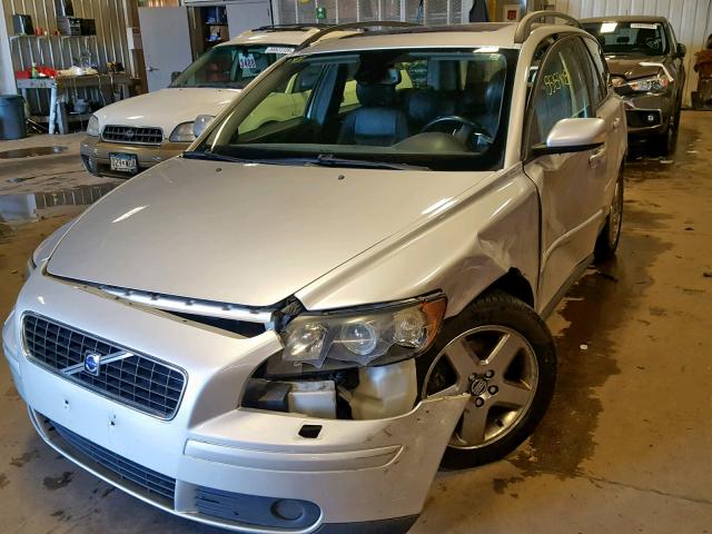 YV1MJ682662172967 - 2006 VOLVO V50 T5 SILVER photo 2