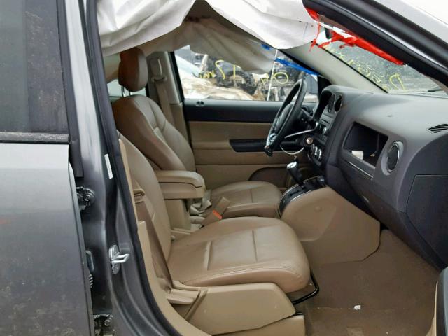 1J4NF1FB3BD281140 - 2011 JEEP COMPASS SP 灰色 照片 5