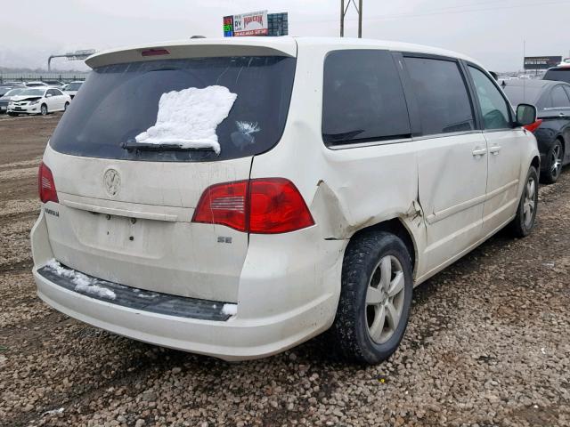 2V4RW3D18AR167164 - 2010 VOLKSWAGEN ROUTAN SE WHITE photo 4