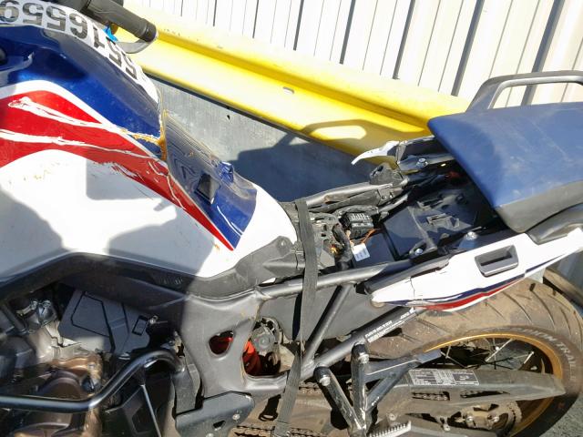 JH2SD04G3HK000571 - 2017 HONDA CRF1000 WHITE photo 10