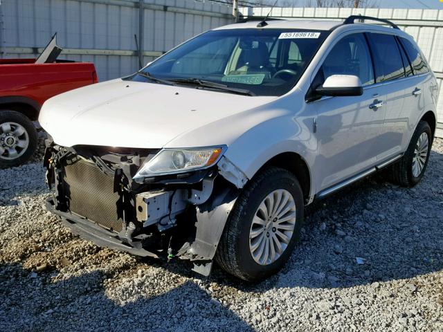 2LMDJ6JK9BBJ29096 - 2011 LINCOLN MKX WHITE photo 2