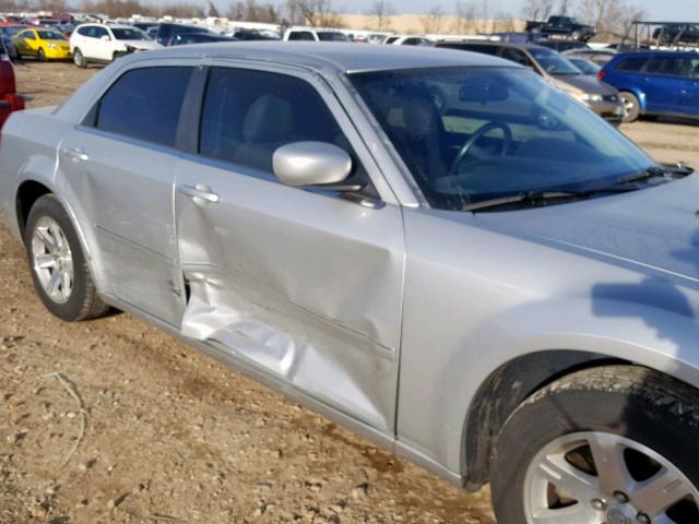 2C3KA53G96H330725 - 2006 CHRYSLER 300 TOURIN SILVER photo 9