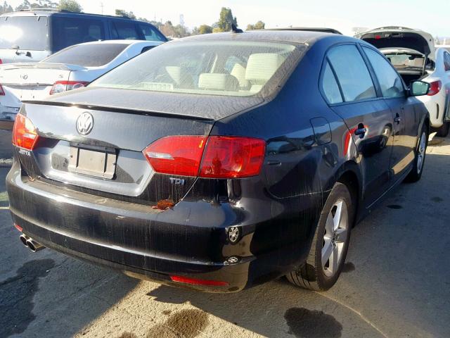 3VWLL7AJ1BM042307 - 2011 VOLKSWAGEN JETTA TDI BLACK photo 4