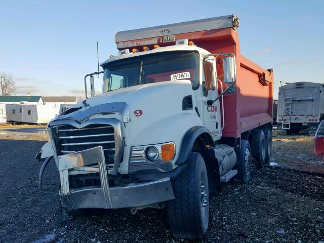 1M2AG11C76M044749 - 2006 MACK 700 CV700 WHITE photo 2