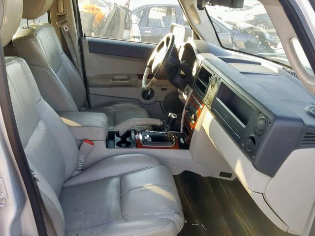 1J8HG58206C122990 - 2006 JEEP COMMANDER SILVER photo 5