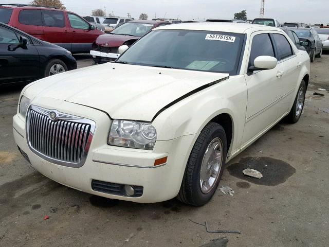 2C3KA53GX7H835657 - 2007 CHRYSLER 300 TOURIN WHITE photo 2