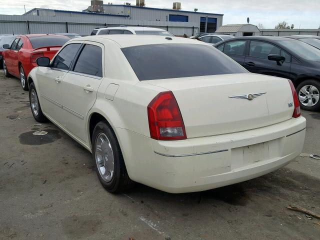 2C3KA53GX7H835657 - 2007 CHRYSLER 300 TOURIN WHITE photo 3