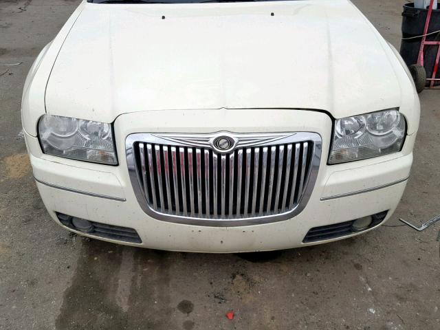 2C3KA53GX7H835657 - 2007 CHRYSLER 300 TOURIN WHITE photo 9