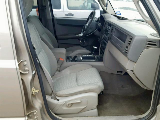 1J8HG48K26C178780 - 2006 JEEP COMMANDER GOLD photo 5