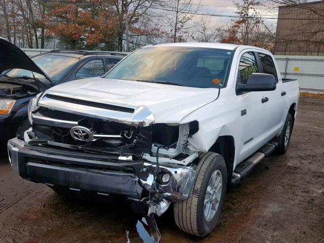 5TFDY5F14HX620814 - 2017 TOYOTA TUNDRA CRE WHITE photo 2