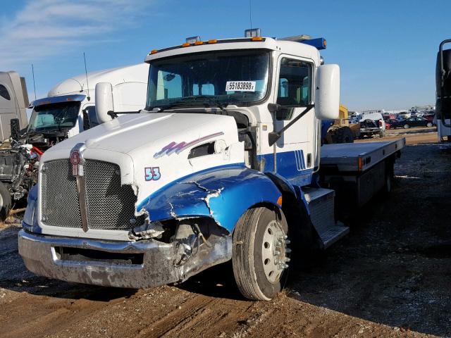 2NKHHM6X1AM231421 - 2010 KENWORTH CONSTRUCTI WHITE photo 2