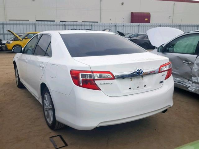 4T1BD1FK3DU090685 - 2013 TOYOTA CAMRY HYBR WHITE photo 3