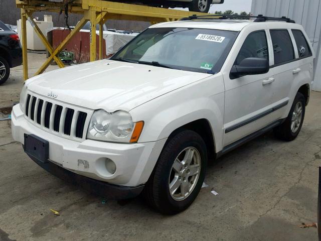 1J8GR48K77C524765 - 2007 JEEP GRAND CHER WHITE photo 2