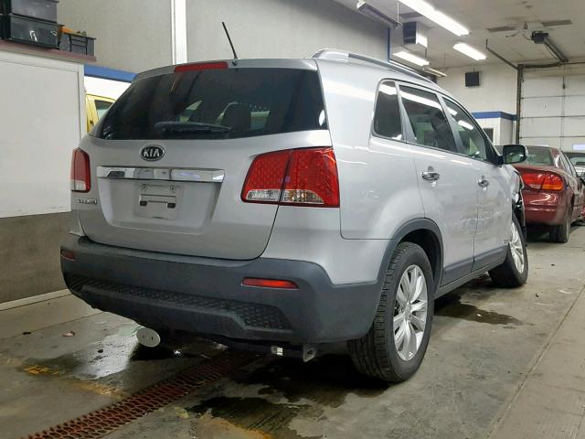 5XYKTDA20BG064155 - 2011 KIA SORENTO BA SILVER photo 4