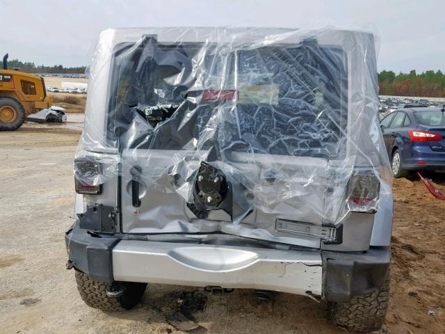 1C4BJWEG1FL732823 - 2015 JEEP WRANGLER U SILVER photo 9