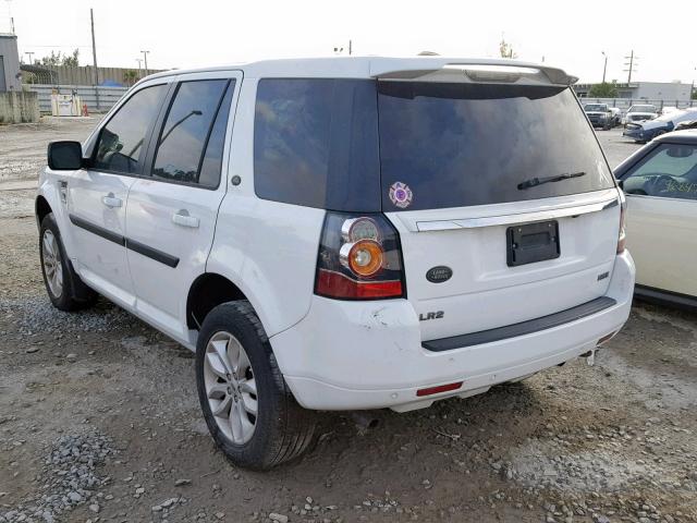 SALFR2BG3DH360031 - 2013 LAND ROVER LR2 HSE WHITE photo 3