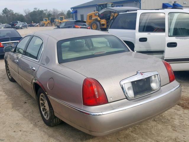 1LNHM82W71Y658341 - 2001 LINCOLN TOWN CAR S GOLD photo 3