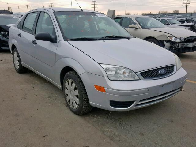 1FAFP34N55W158700 - 2005 FORD FOCUS ZX4 SILVER photo 1