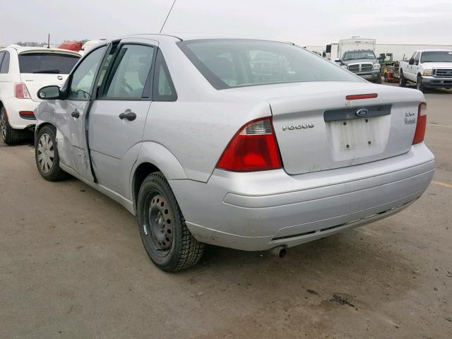 1FAFP34N55W158700 - 2005 FORD FOCUS ZX4 SILVER photo 3