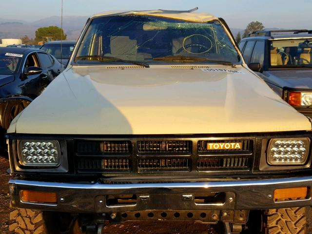 JT4RN61D7F5098369 - 1985 TOYOTA 4RUNNER RN TAN photo 9