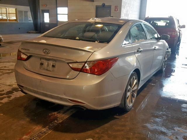 5NPEC4AC6CH413903 - 2012 HYUNDAI SONATA SE SILVER photo 4