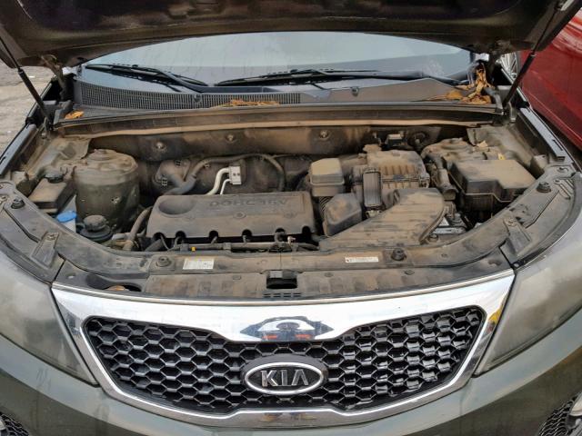 5XYKT3A12BG144932 - 2011 KIA SORENTO BA GREEN photo 7