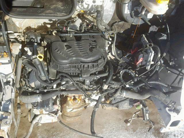 3C6URVJG8JE105689 - 2018 RAM PROMASTER 白色 照片 7