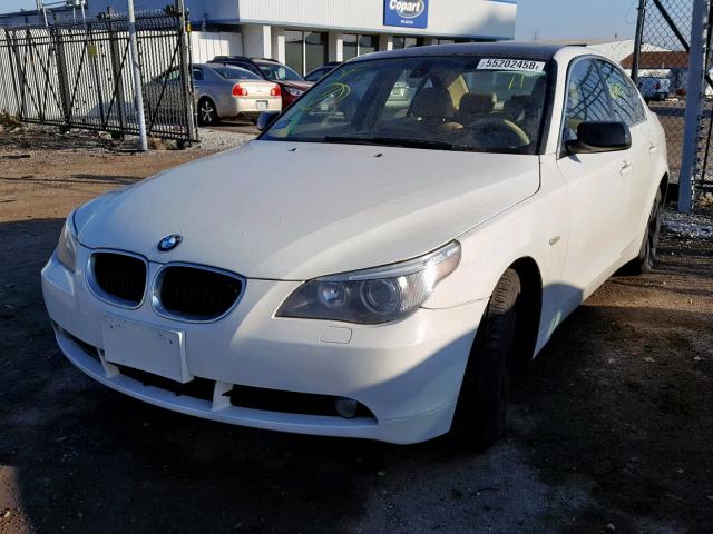 WBANF33546CS34398 - 2006 BMW 525 XI WHITE photo 2