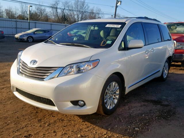 5TDYK3DC8GS732385 - 2016 TOYOTA SIENNA XLE GRAY photo 2