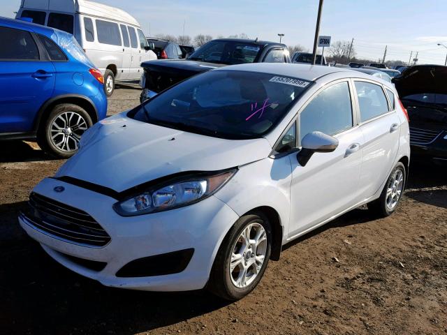 3FADP4EJ6FM132990 - 2015 FORD FIESTA SE WHITE photo 2