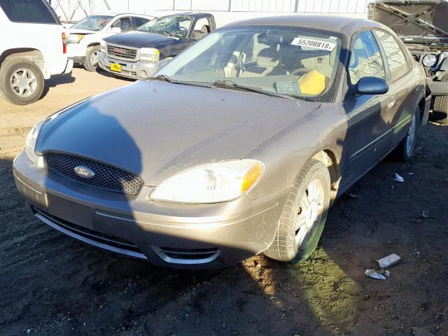 1FAFP56UX5A307079 - 2005 FORD TAURUS SEL GOLD photo 2