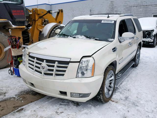 1GYUKBEF4AR120556 - 2010 CADILLAC ESCALADE L WHITE photo 2