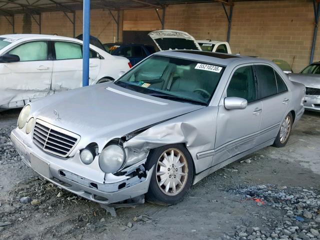 WDBJF65J4YB077296 - 2000 MERCEDES-BENZ E 320 SILVER photo 2