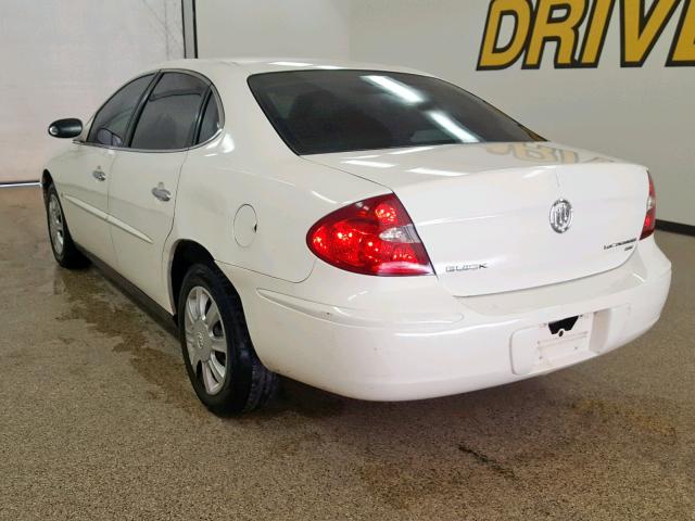 2G4WC552271117355 - 2007 BUICK LACROSSE C WHITE photo 3