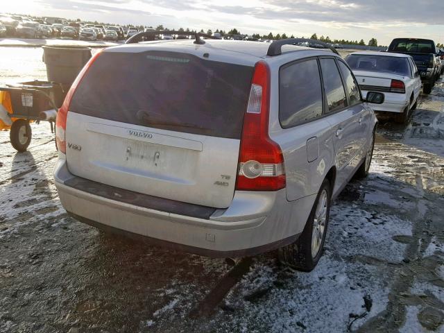 YV1MJ682852074702 - 2005 VOLVO V50 T5 SILVER photo 4